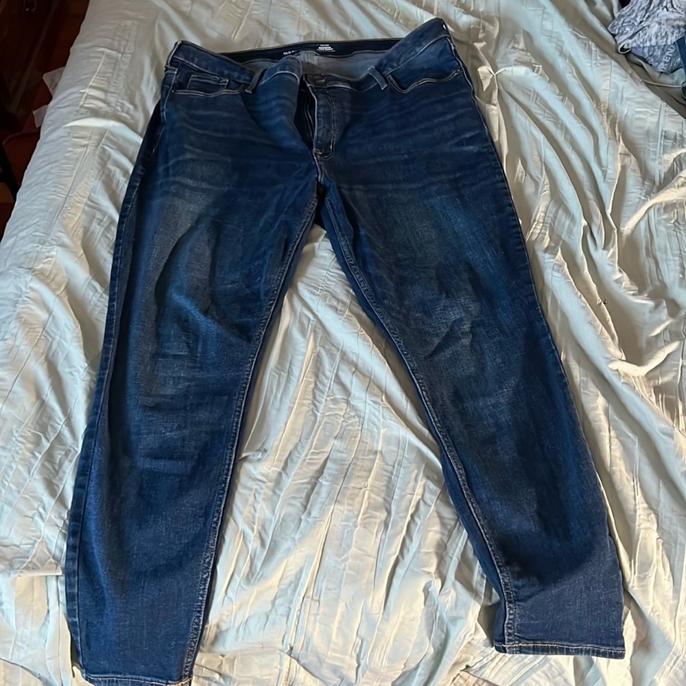 Old Navy High Rise Rockstar Super Skinny dark blue jeans. Size 18.